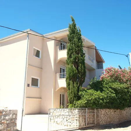 Toni بيت للعطل *